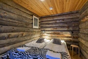 Фото номера Шале с двумя спальнями Шале Chalet Kuukkeli AuroraCabins г. Саариселькя 45