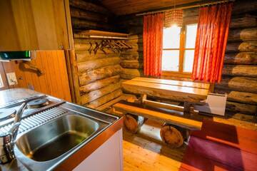 Фото номера Небольшое шале (для 4 взрослых) Отель Kakslauttanen Arctic Resort - Igloos and Chalets г. Саариселькя 4