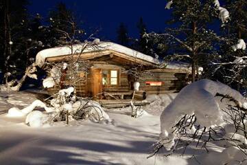 Фото номера Небольшое шале (для 4 взрослых) Отель Kakslauttanen Arctic Resort - Igloos and Chalets г. Саариселькя 2