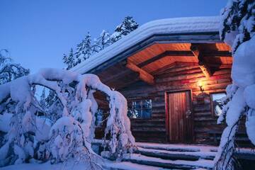 Фото номера Большое шале (для 5 взрослых) Отель Kakslauttanen Arctic Resort - Igloos and Chalets г. Саариселькя 2