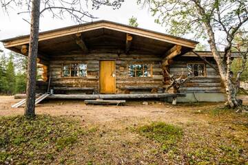 Фото номера Стандартное шале (для 2 взрослых) Отель Kakslauttanen Arctic Resort - Igloos and Chalets г. Саариселькя 2