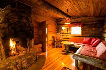 Фото номера Большое шале (для 5 взрослых) Отель Kakslauttanen Arctic Resort - Igloos and Chalets г. Саариселькя 7