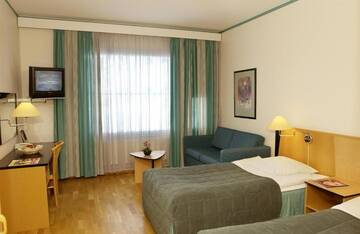 Фото номера Семейный номер эконом-класса - Без доступа в спа-центр Отель Holiday Club Saariselkä г. Саариселькя 3
