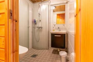 Фото номера Двухместный номер с 2 отдельными кроватями Гостевой дом Log House Kuukkeli Teerenpesä г. Саариселькя 4